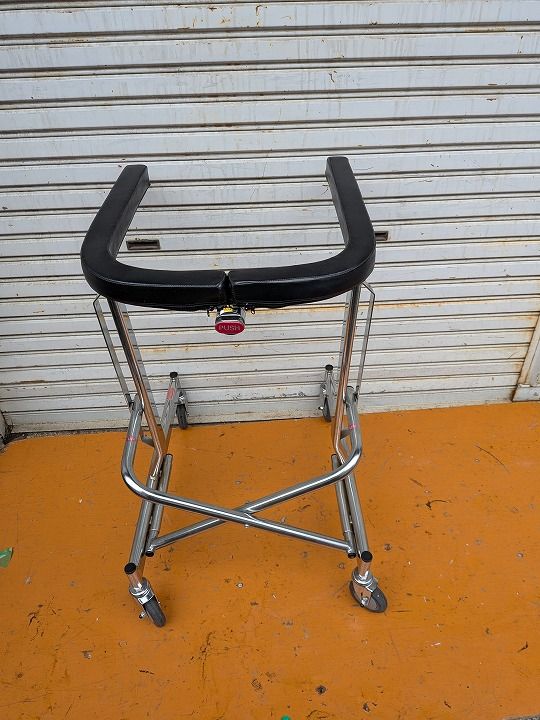 送料無料 一部地域を除く ワケアリ 星光医療器製作所 アルコーDX デラックス 歩行器 KM-25-1016-10