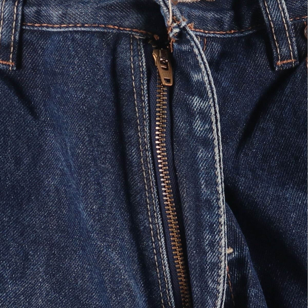 テーパードデニムパンツ