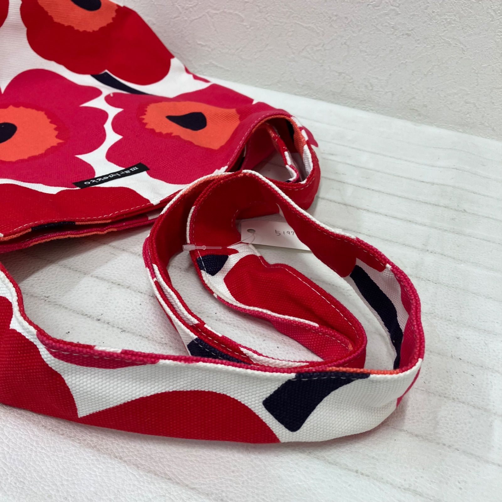 5197 良品 marimekko マリメッコ ショルダーバッグ 花柄 ウニッコ 