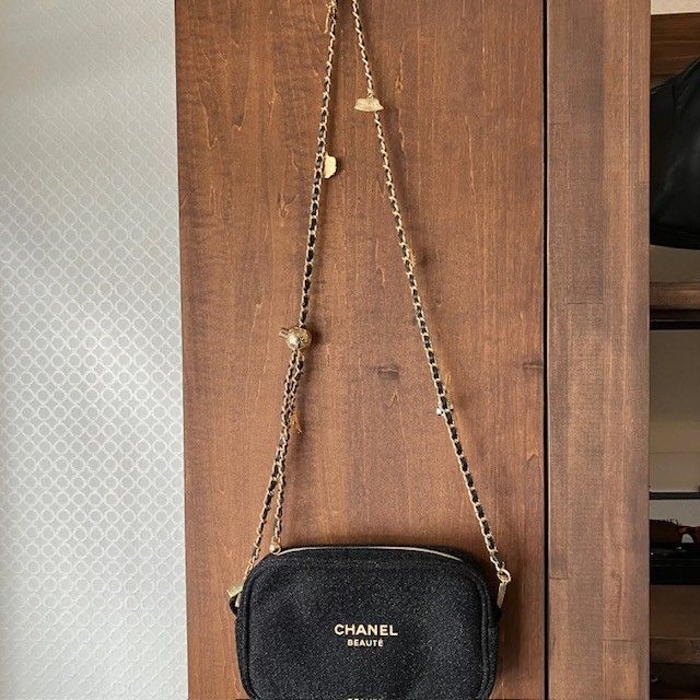 [CHANEL BEAUTE] ノベルティ ゴールドロゴ　ミニバッグ　ポーチ CHANEL BEAUTE] ノベルティ ゴールドロゴ ミニバッグ ポーチ