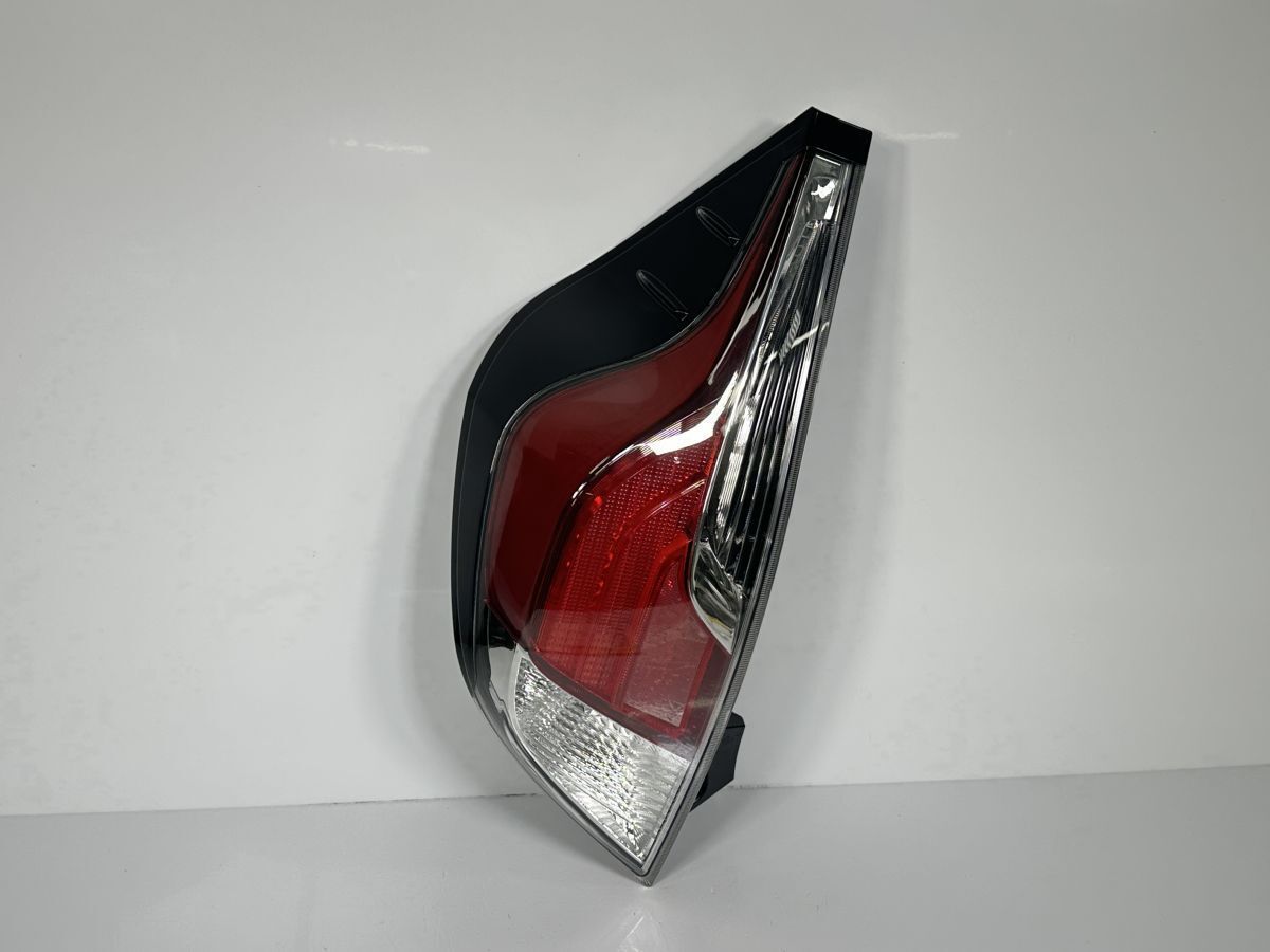 美品/破損無 アクア NHP10 前期 LED テールランプ 右 右側 スタンレー