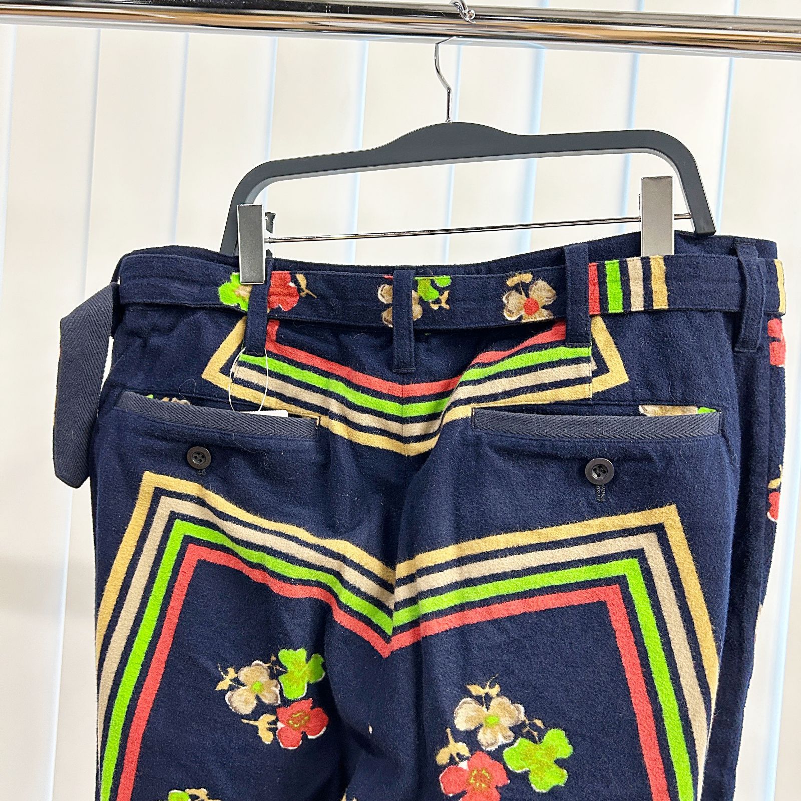 【送料関税込】sacai★フローラルプリント パンツ★ブラック 送料関税込)Sacai☆Floral Print Pants -Black (24-07056) ボトムス
