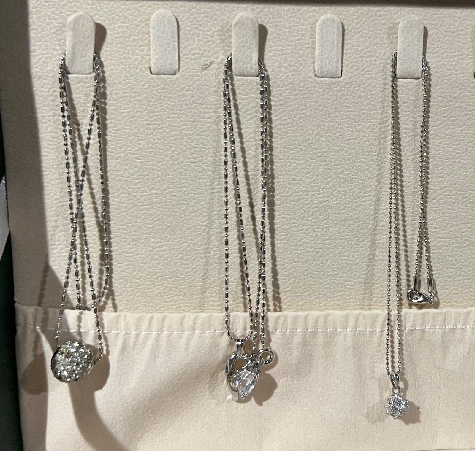 遺品整理　指輪　アクセサリー　ネックレス　ブローチ　ピアス アクセサリーまとめ売り イヤリング ピアス ネックレス ブローチ