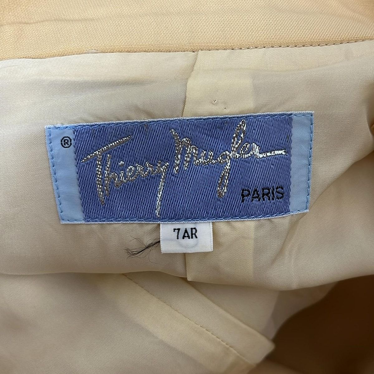 ティエリーミュグレー 青のスーツ ティエリー・ミュグレーの