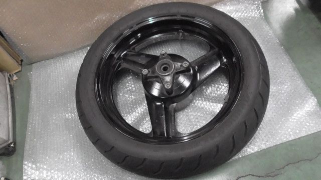 CB400SF-K NC39 の リアホイール タイヤ 1759451293