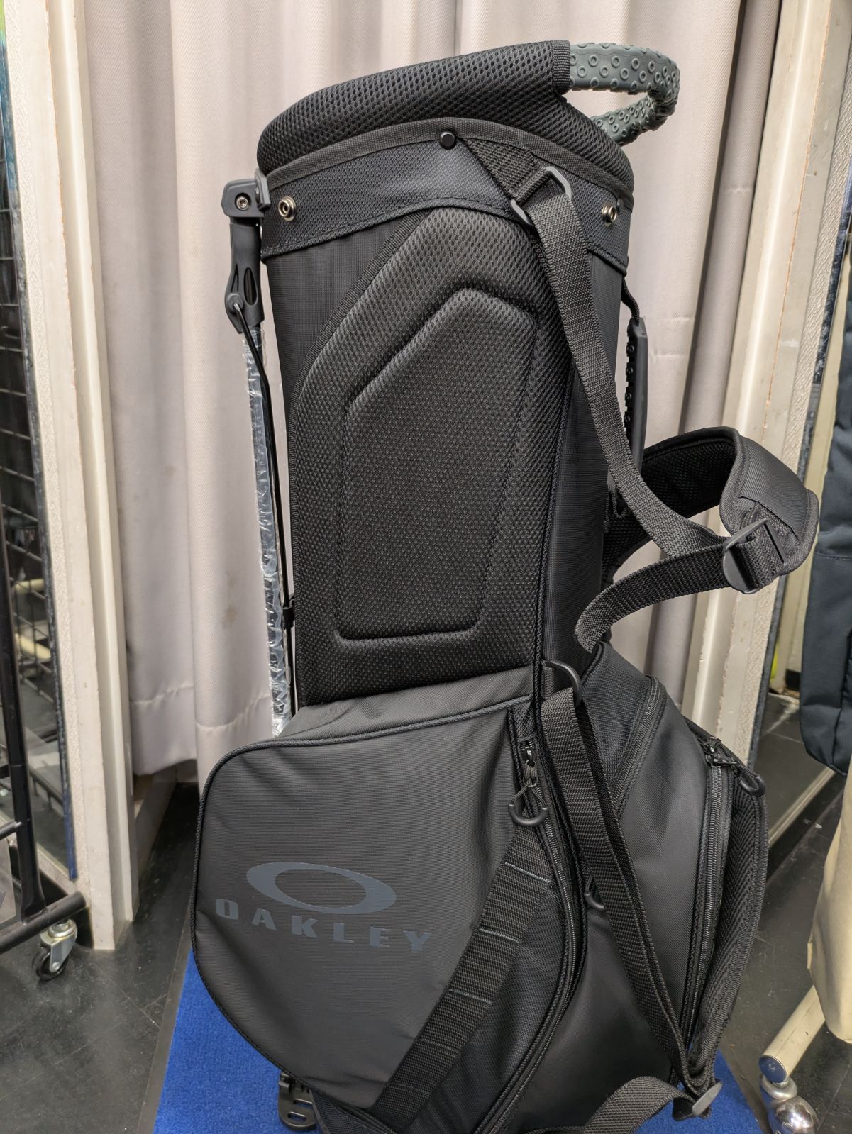 値下げしました　新品　未使用　OAKLEY ブラック キャディバッグ 新品未使用品】オークリー FOS901968 スタンド 18.0 キャディ