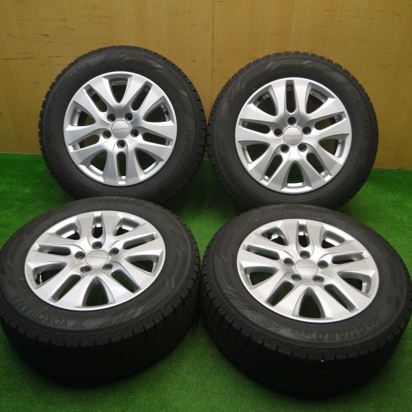 その①ヴェゼル 純正16インチタイヤ4本セット 215/60R16の① 築き上げよ