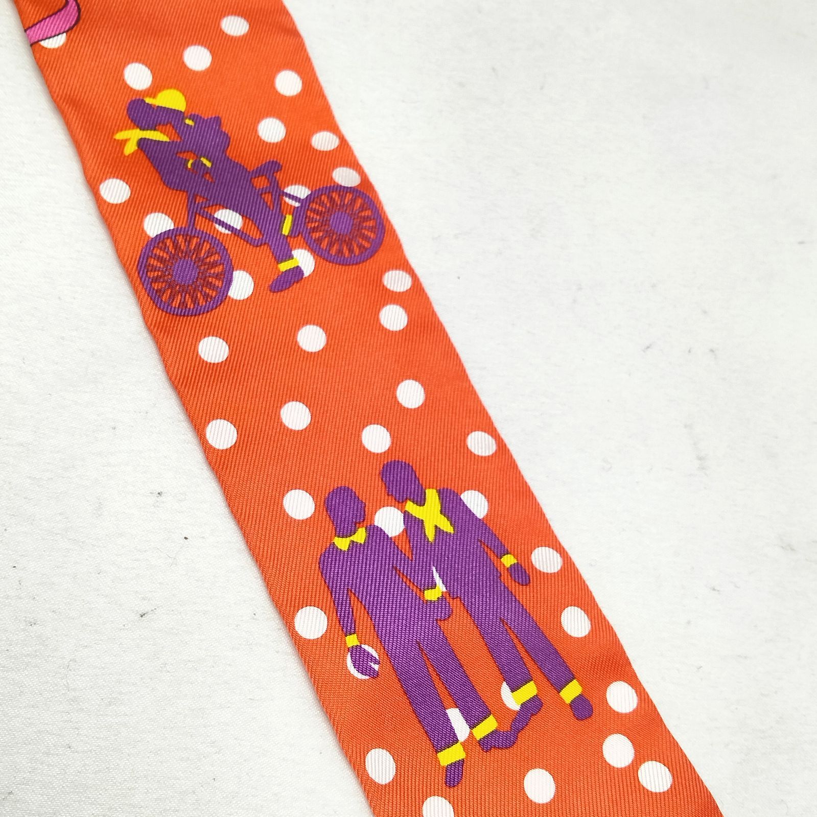 美品 エルメス ツイリー スカーフ 新パリの恋人たち シルク エッフェル塔 美品 HERMES エルメス ツイリー スカーフ 新パリの恋人たち シルク