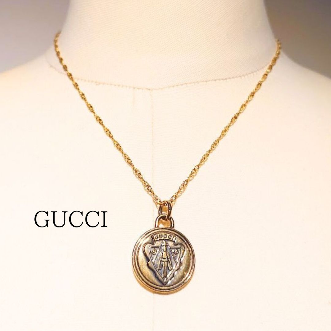 GUCCI クレストチャーム グッチ クレスト チャーム ネックレストップ ゴールドカラー