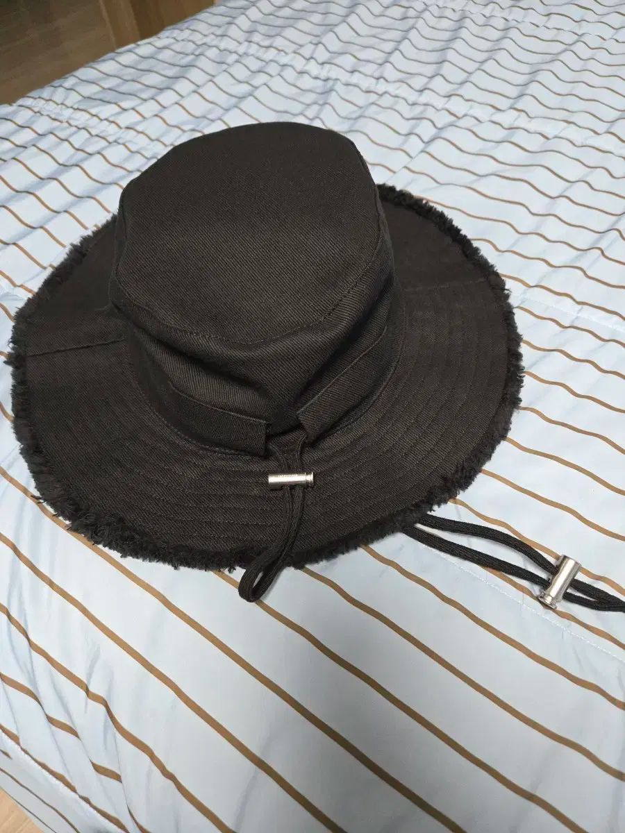 Jacquemus ル・ボブアーティチョークバケットハットブラック Jacquemus ル・ボブアーティチョークバケットハットブラック ☆関税込