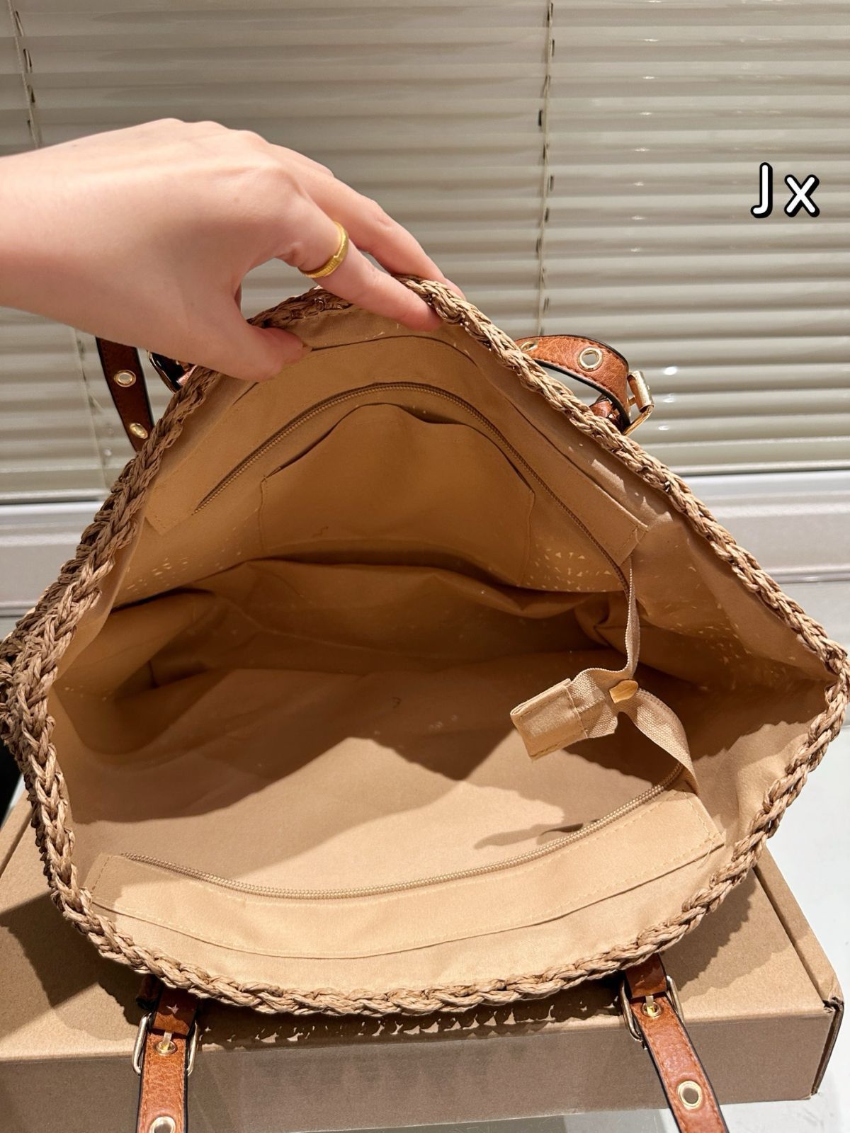 今日特価】Prada Raffia Shopping Bag 35cm / プラダ ラフィア
