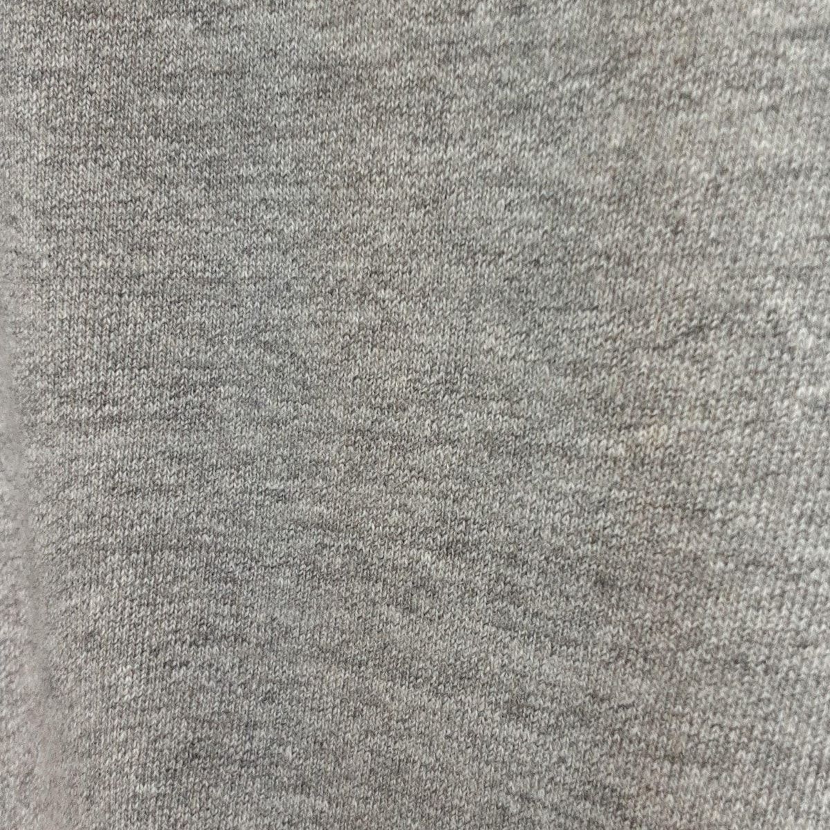 グレー
