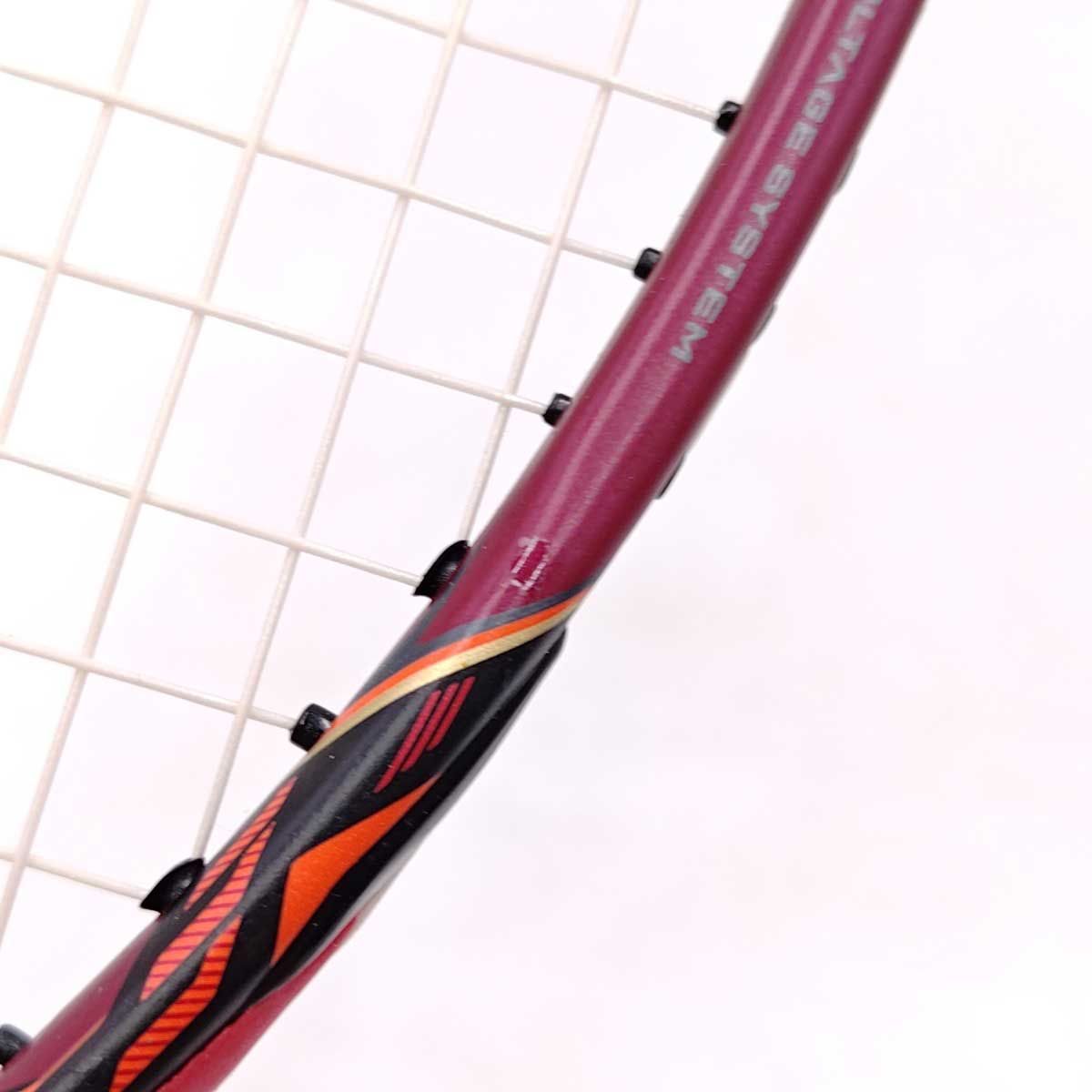 YONEX