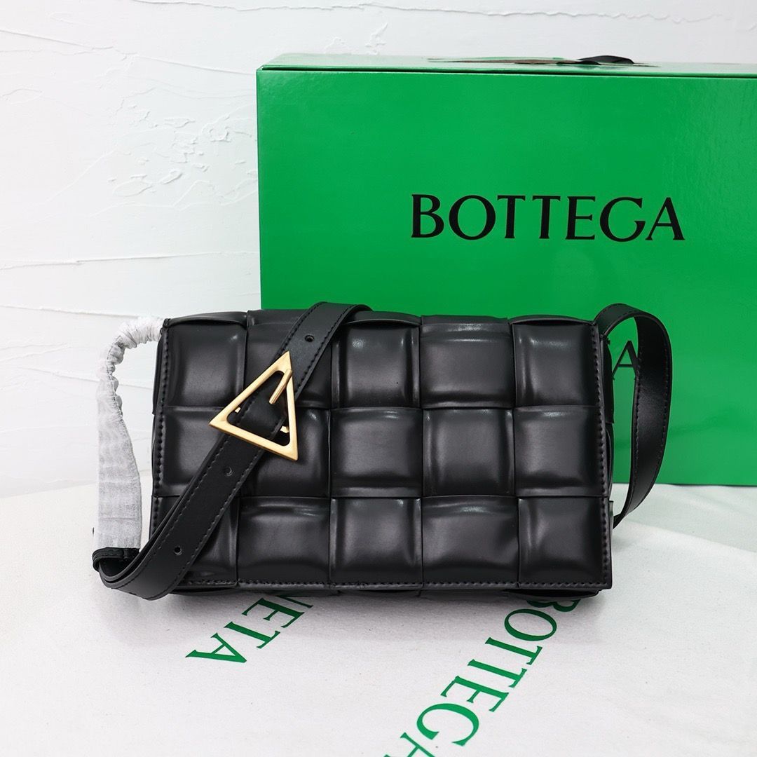 BOTTEGA VENETA ボッテガヴェネタ パデットカセットショルダーバッグ