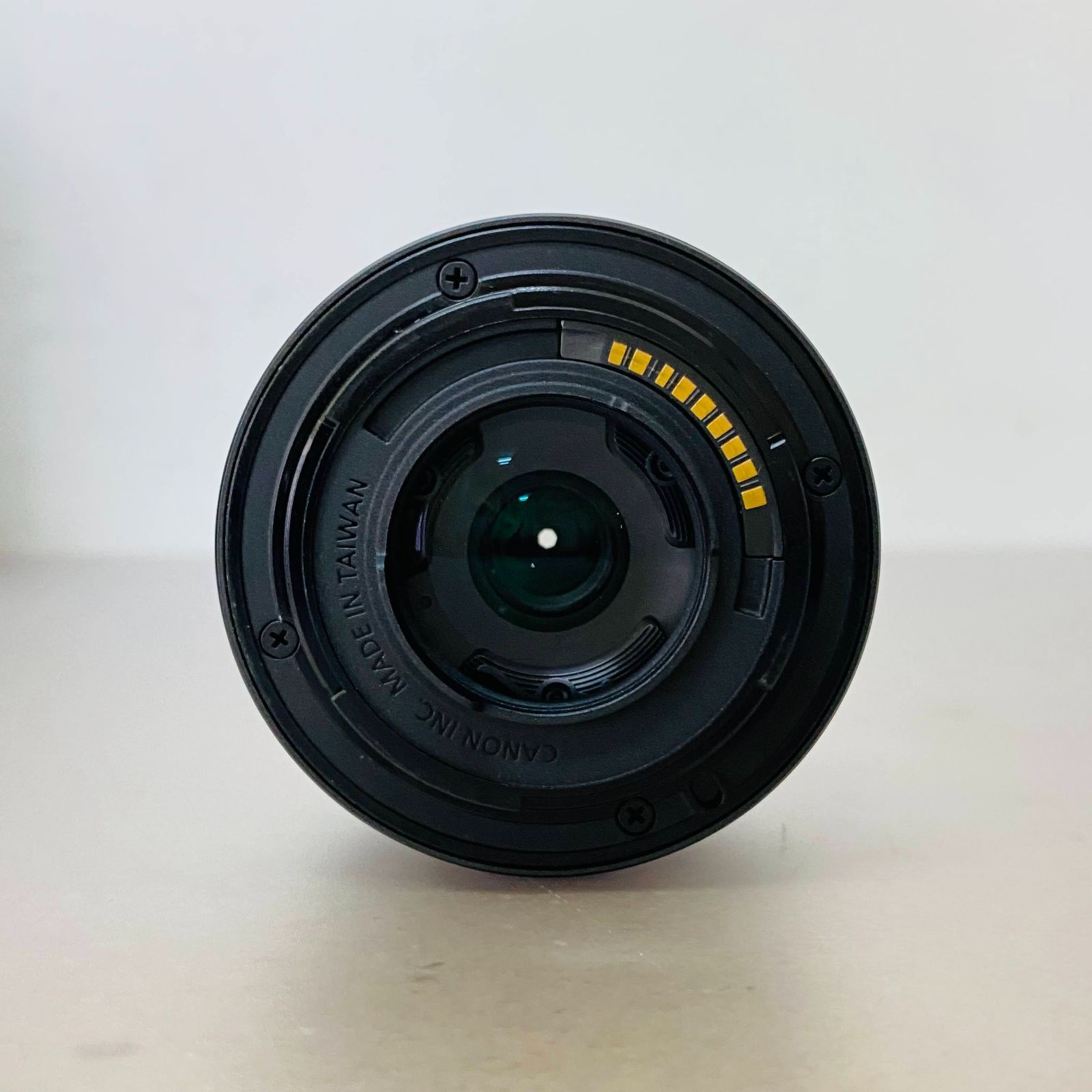 キャノン 　Canon EOS Kiss M　ブラック 　EF-M 15-45mm  F 3.5-6.3 　IS STM 　レンズキット 充電器、バッテリー付属 C2114  80サイズ発送