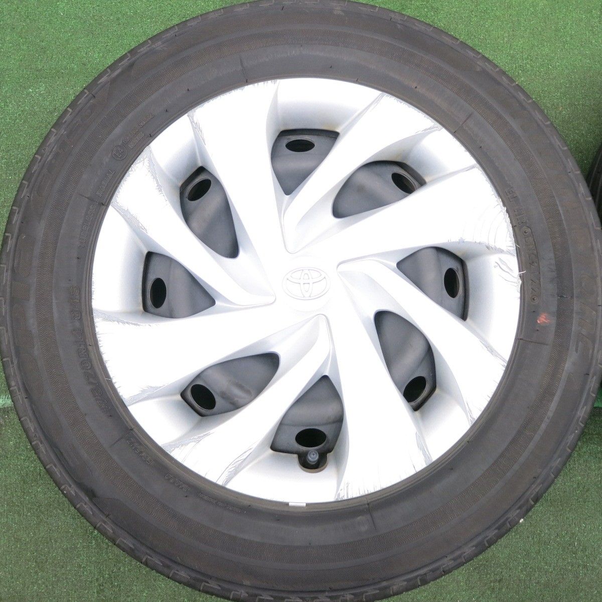 送料無料* 4本価格！22年☆トヨタ ヤリス 純正 スチール 175/70R14 