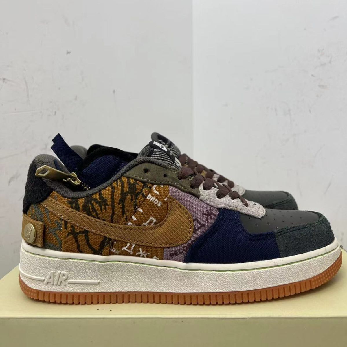 新品未使用ナイキ Travis Scott x Nike Air Force 1 Cactus Jack TS  スニーカー