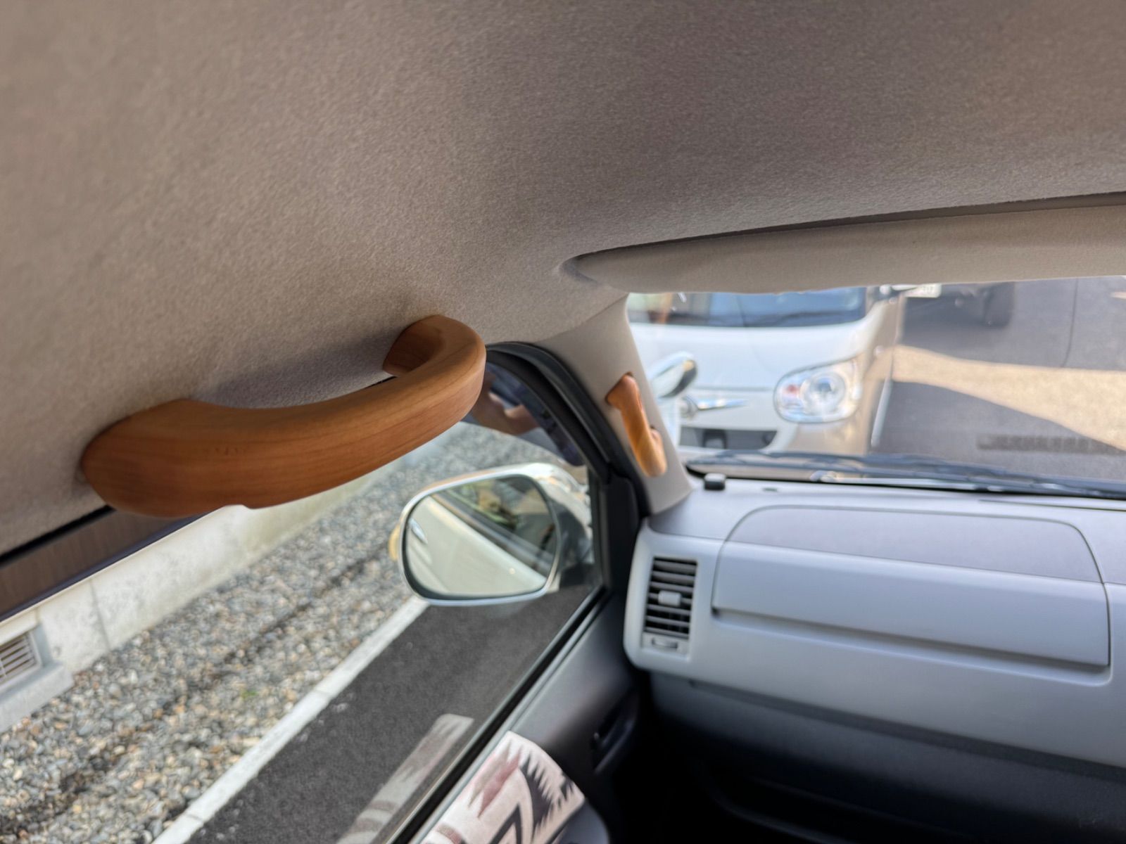 ハイエース200系 木製アシストグリップ