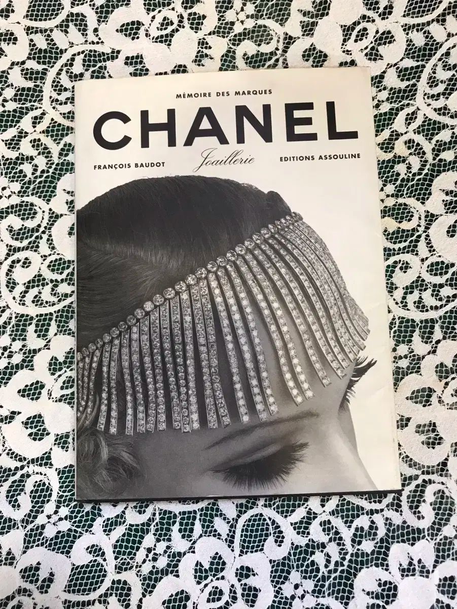 ONE PIECE110巻まで＋関連本10冊＋Bookカバー2個、シール付き ONE PIECE110巻まで＋関連本10冊＋Bookカバー2個、シール付き