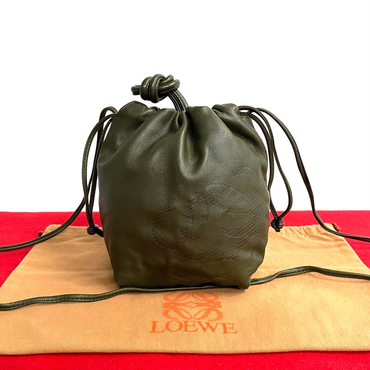 極 美品 袋付 LOEWE ロエベ ヴィンテージ アナグラム ロゴ ナッパレザー 本革 ショルダーバッグ ミニ 巾着 ポシェット カーキ 66262  - メルカリ