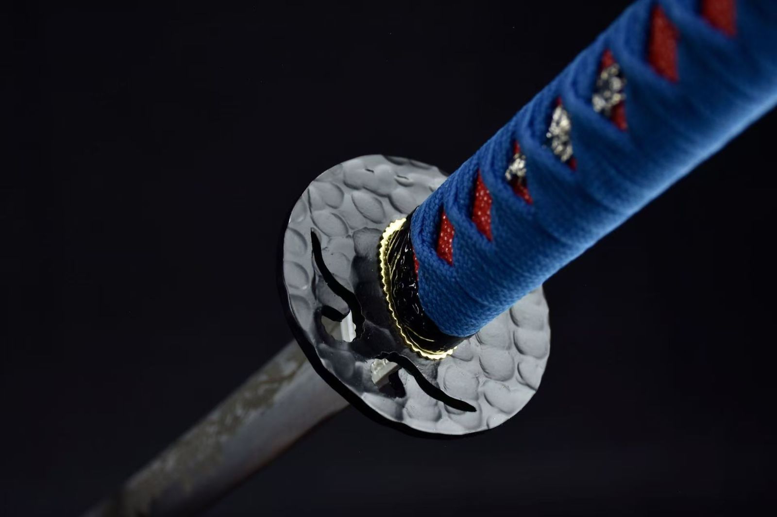 模造刀 鳳凰飾 纏草蒔絵 太刀 桑太刀台 揃 鑑賞用(A681)（金沃懸