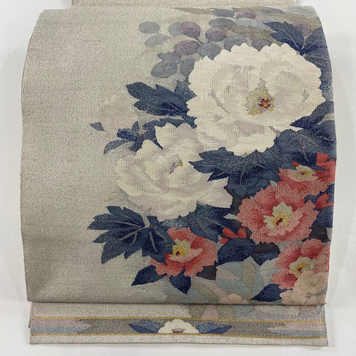 袋帯 落款 四季花園紋 関西仕立て 牡丹 金銀糸 箔 銀色 お太鼓柄 正絹