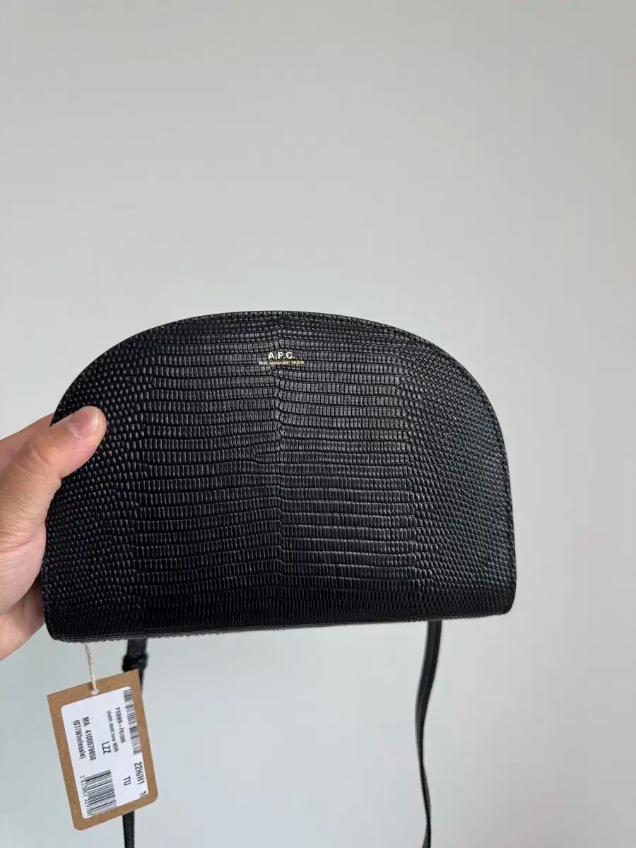 A P C ハーフムーン クラッチバッグ ブラック リザード