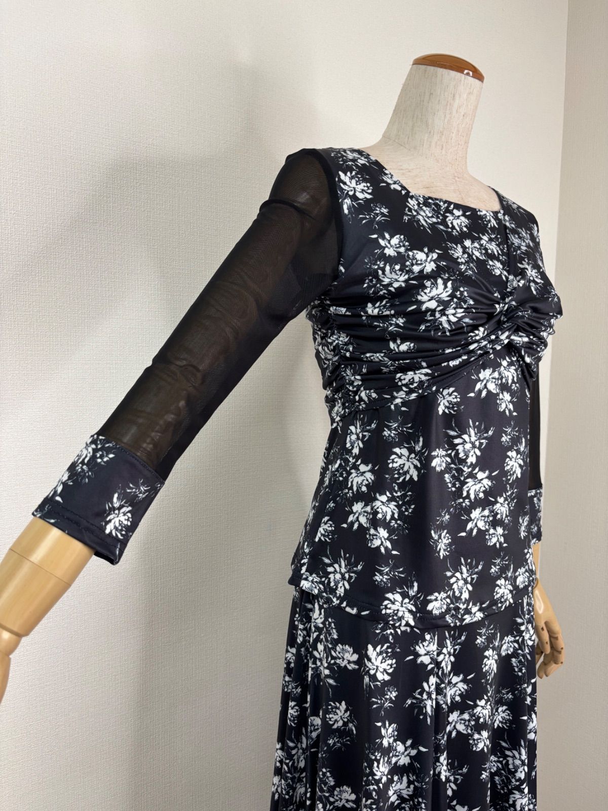 バックリボントップス