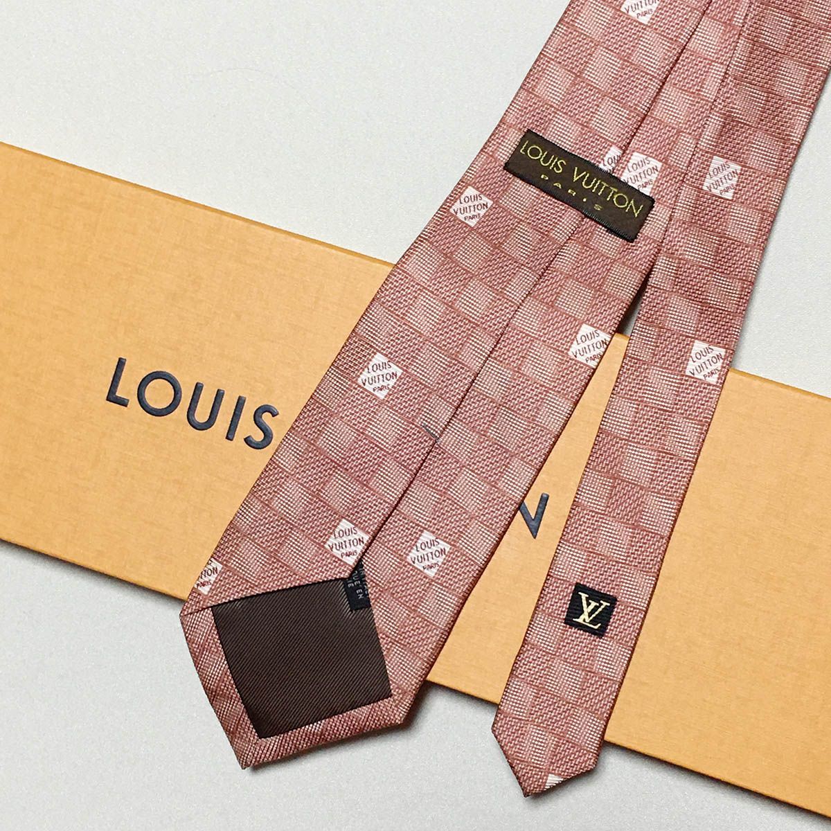ダミエ 美品 LOUIS VUITTON ルイヴィトン ネクタイ シルク100% 未使用級 ルイヴィトン Louis Vuitton ネクタイ シルク100% 未使用級