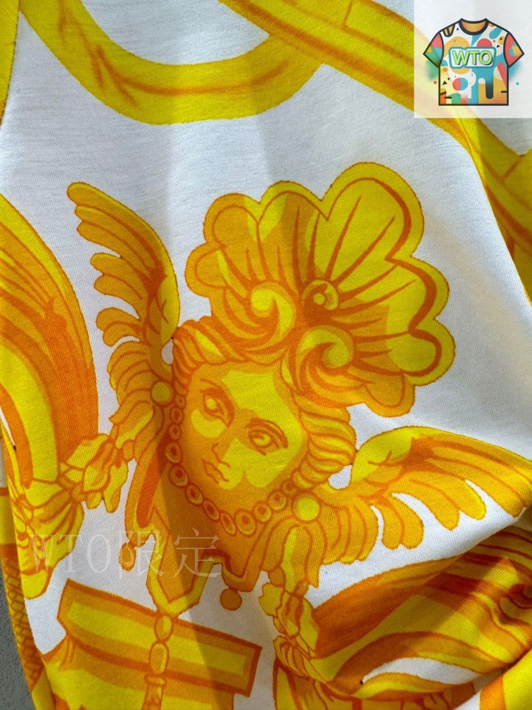 今日特価】VERSACE Baroque Print Pin-Embellished Ruched Crop