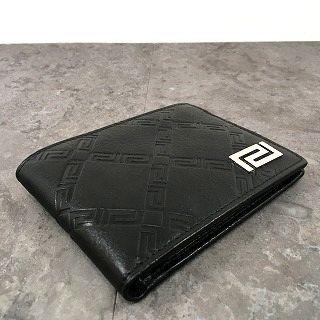 送料込み！ 未使用品 VERSACE 二つ折り札入れ グレカ柄 157 157 送料込み！ 未使用品 VERSACE 二つ折り札入れ グレカ柄