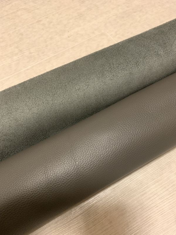 ダークグレー 252ds クロム革 牛革 イタリア レザー シュリンク加工 はぎれ 一枚革 レザークラフト 革 皮 本革 diy 生地 材料
