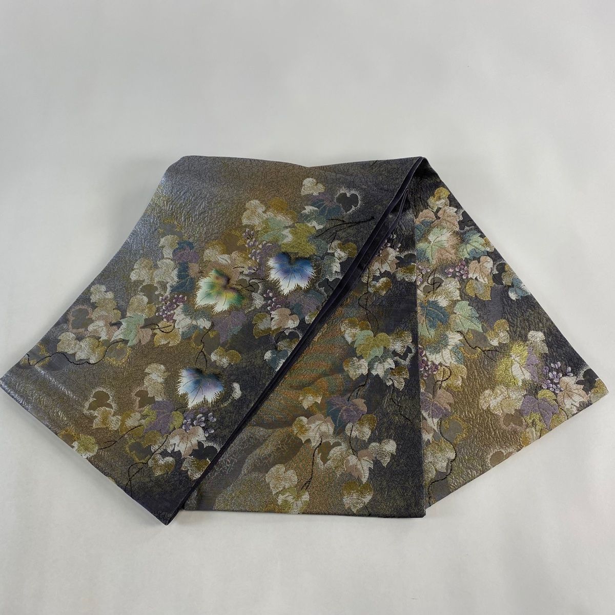 袋帯 美品 秀品 やまと 草花 刺繍 箔 灰紫 お太鼓柄 正絹 【中古
