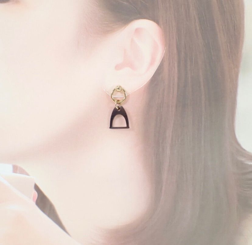 アミュレットエスケトルピアス