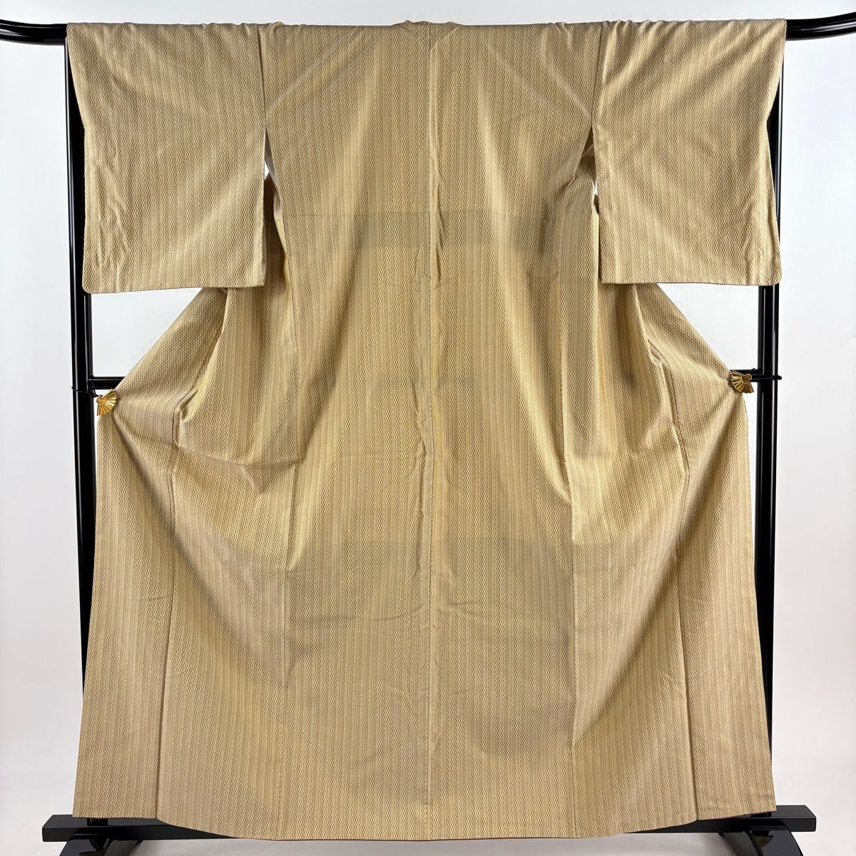 紬 身丈161cm 裄丈66.5cm M 袷 縦縞 幾何学模様 薄黄土色 正絹 名品
