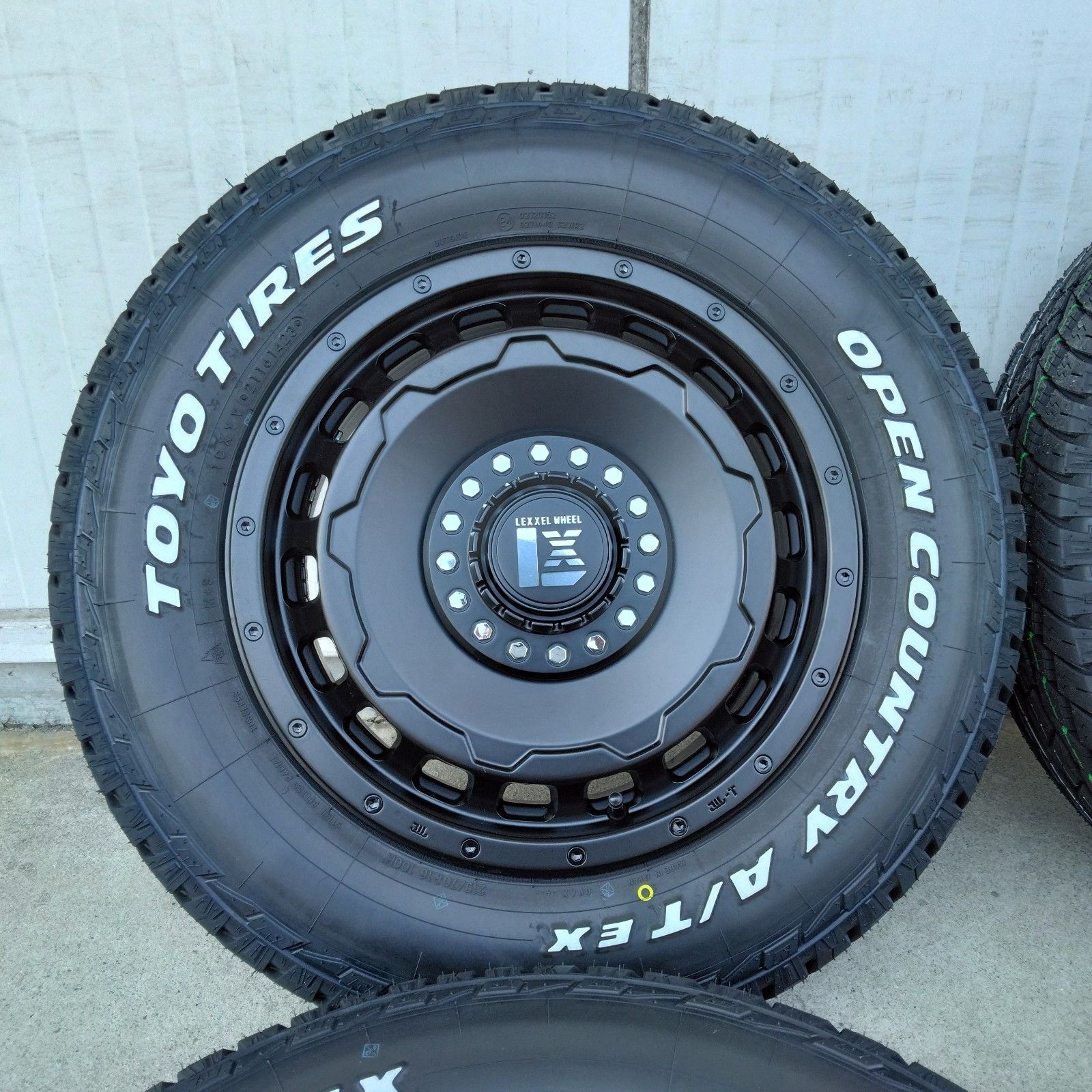 新品 ライズ ロッキー （ガソリン車） タイヤホイール トーヨー