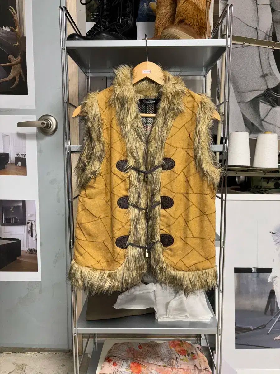 JPN フェイクファー ベスト フェイクファーベスト | ADORE（アドーア