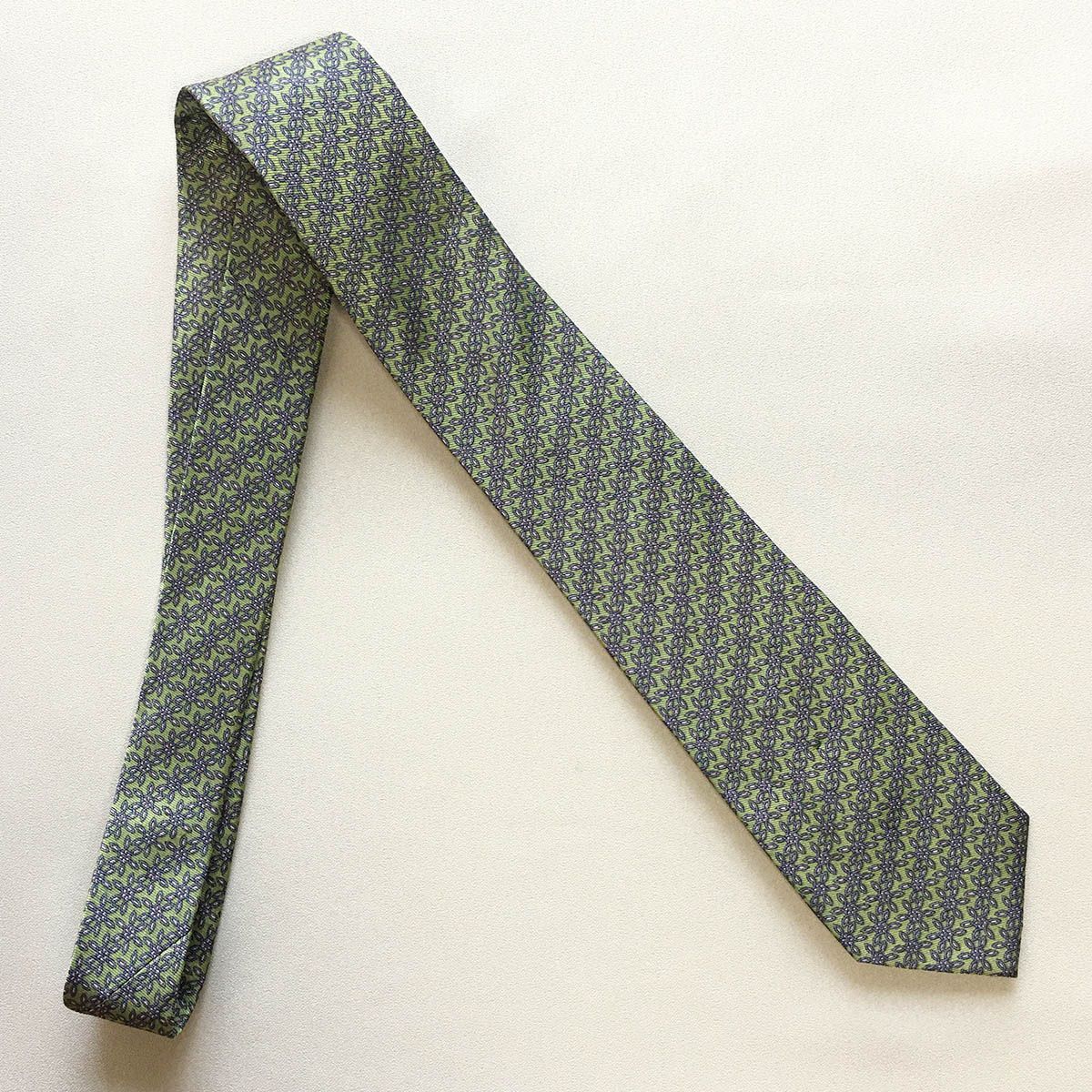 未使用級 エルメス HERMES ネクタイ シルク100% フランス製 グリーン 美品 エルメス HERMES ネクタイ シルク100% フランス製 グリーン