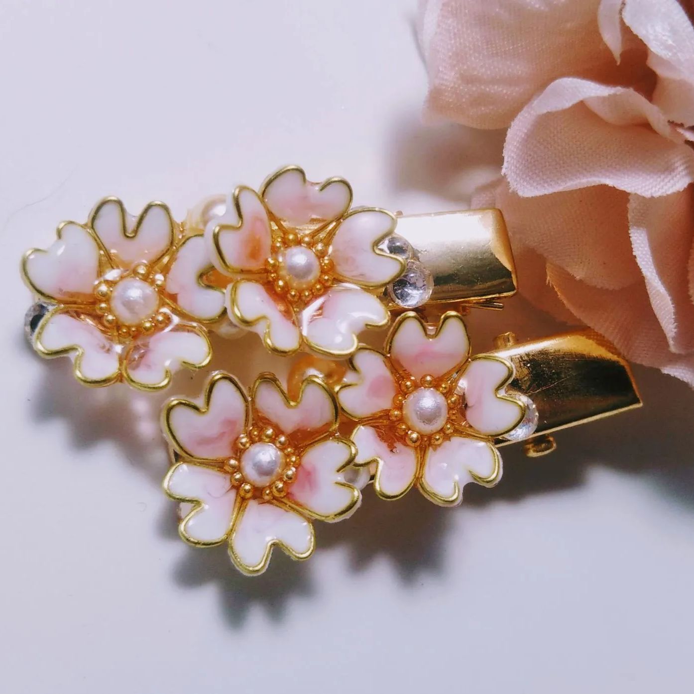 レジンヘアクリップ ハンドメイド バラ ワイヤーフラワー 結婚式 卒業 