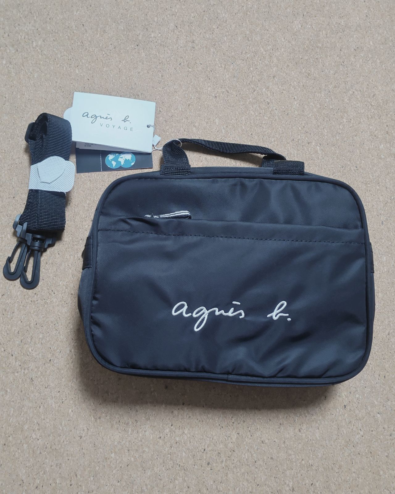 新品未使用/タグ付き★アニエスベー　ナイロン　ショルダーバック　★軽量/ブラック 現行】新品タグ付✨agnes b. ナイロンショルダーバッグ JS18M-02