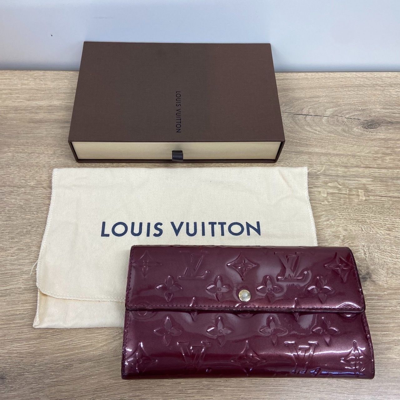 LOUIS VUITTON ルイヴィトン ヴェルニ ポルトフォイユ サラ M93524 アマラント 長財布 - メルカリ