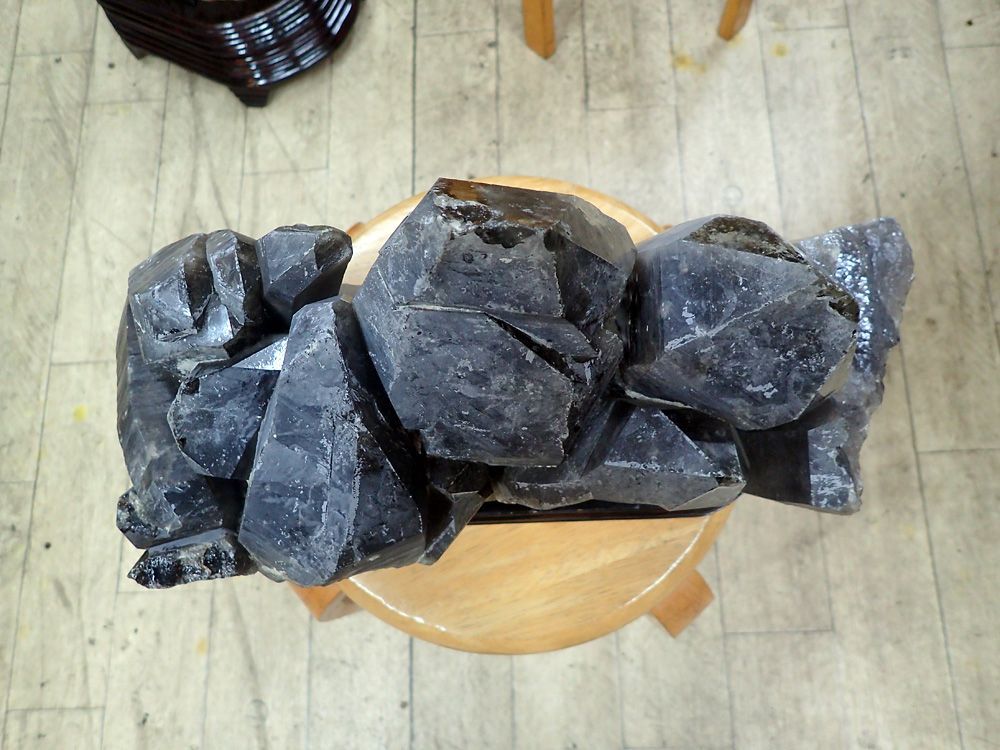 天然石】黒水晶＿特大、希少(12,470g)！ - メルカリ