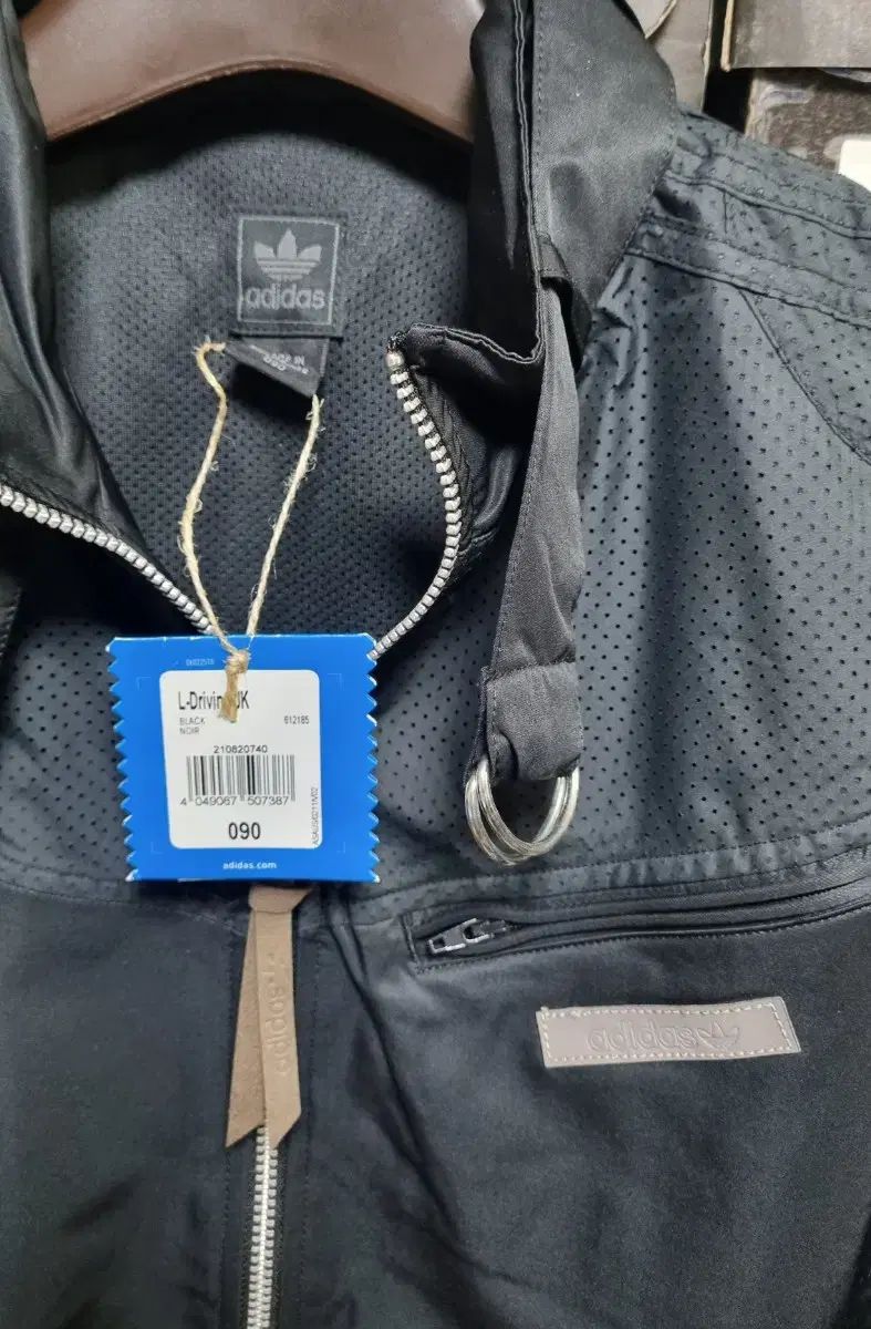 adidas アディダス