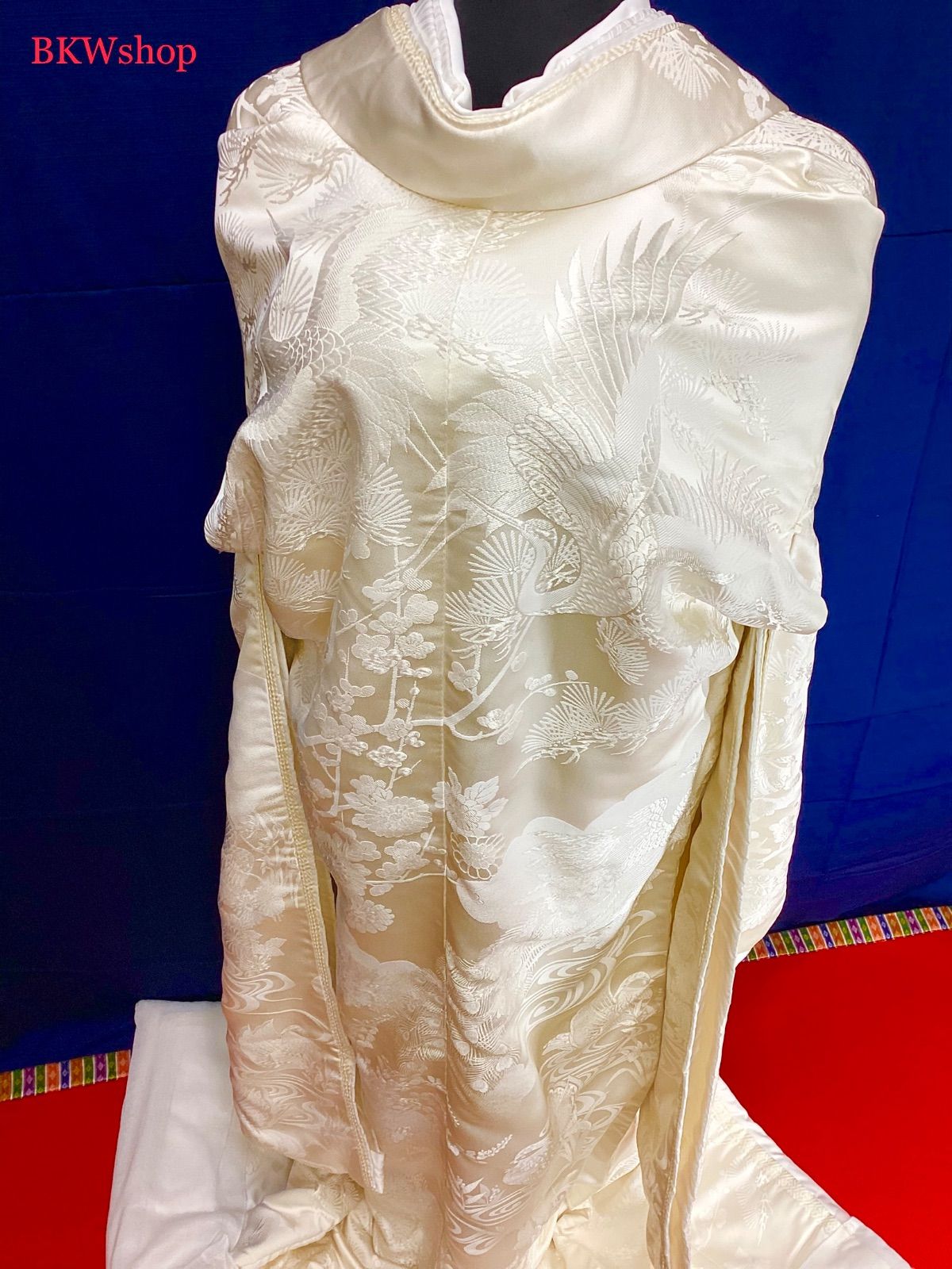 現品限り》 used 正絹 白無垢 白地 ドンス 八重孔雀 鶴に四季桜