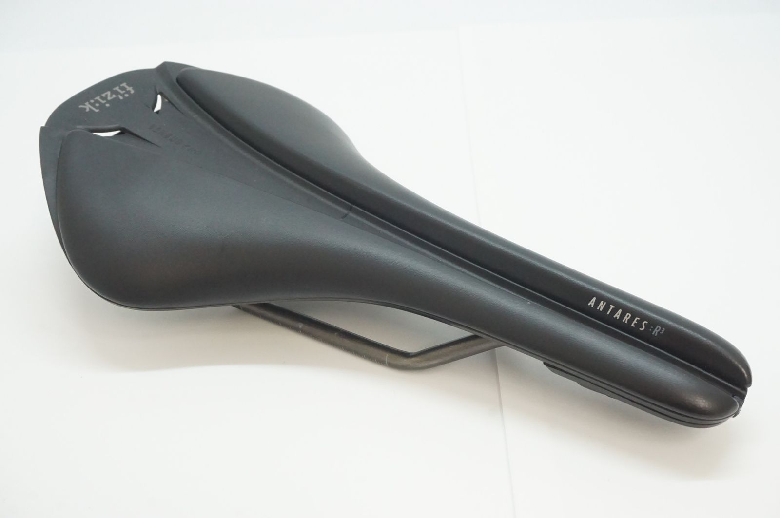 FIZIK フィジーク ANTARES R3 VERSUS EVO サドル | バイチャリ福岡店