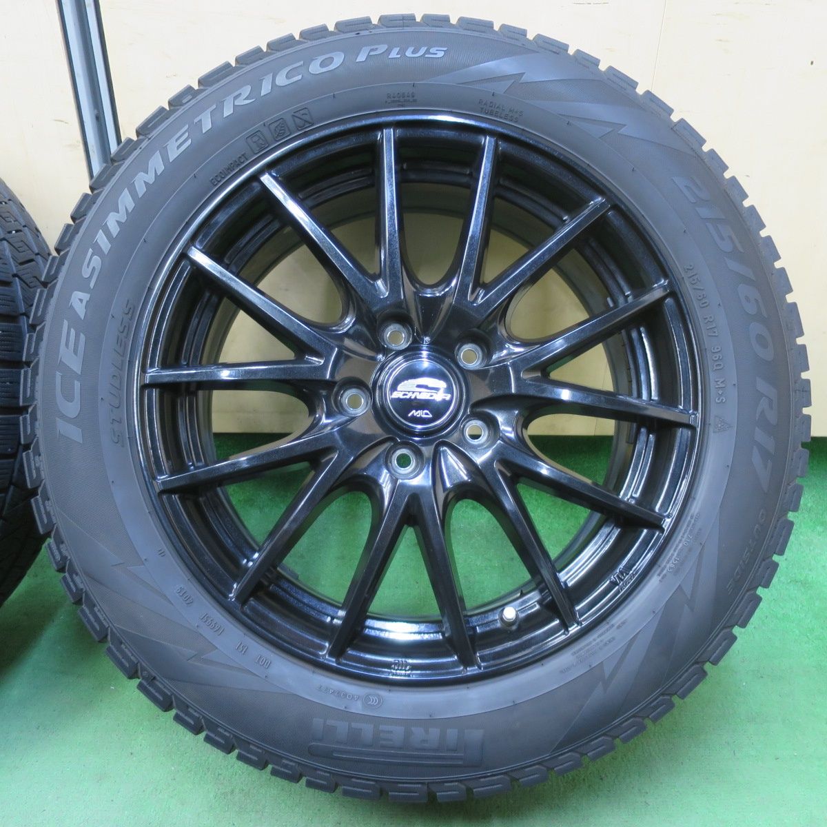 215/60R17　　スタッドレスタイヤ　17インチ　ピレリ　アイスアシンメトリコ　※年式指定不可でございます※　トヨタ　カローラクロス ピレリ ICE ZERO ASIMMETRICO 2024年製 数量限定 スタッドレス ミツヤ