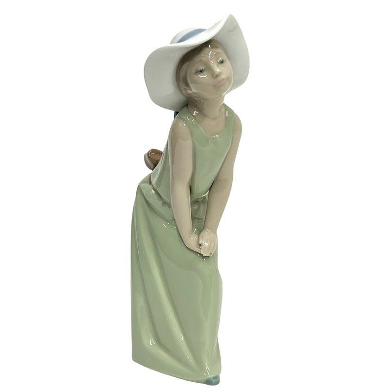 LLADRO リヤドロ 鏡の前で 若草色の少女 フィギュリン LLADRO リヤドロ 鏡の前で 若草色の少女 フィギュリン 5009 置物