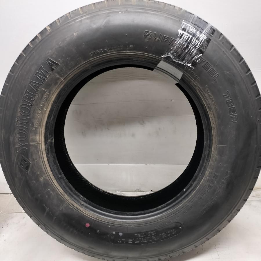 ほぼ新品　超バリ溝　215/65R15 110/108L スタッドレス　2本 ほぼ新品 超バリ溝 215/65R15 110/108L スタッドレス 2本 185