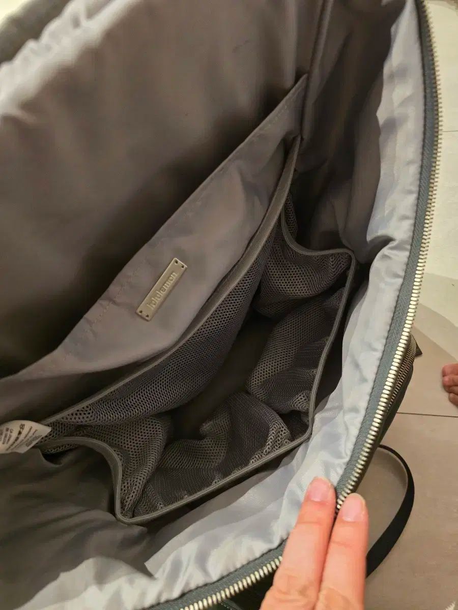 空気感のある ルルレモン ニュー ペアレント バックパック 17L グリーン 赤ちゃん 開封済