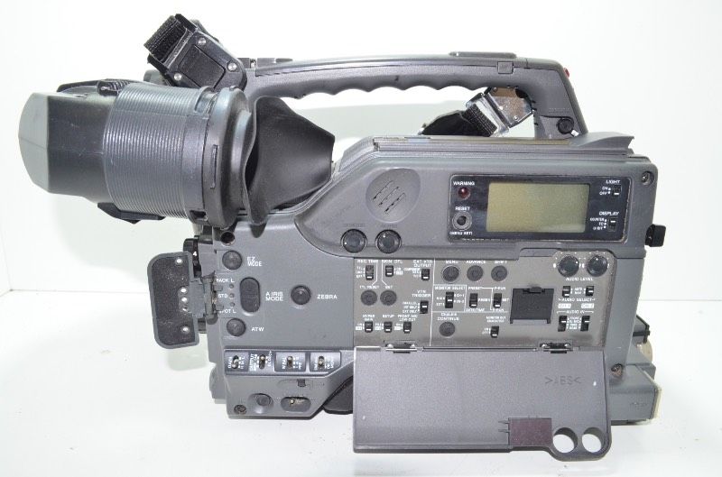 送料無料】 ソニー SONY DSR-500WS DVCAM デジタルビデオカメラ 2/3型